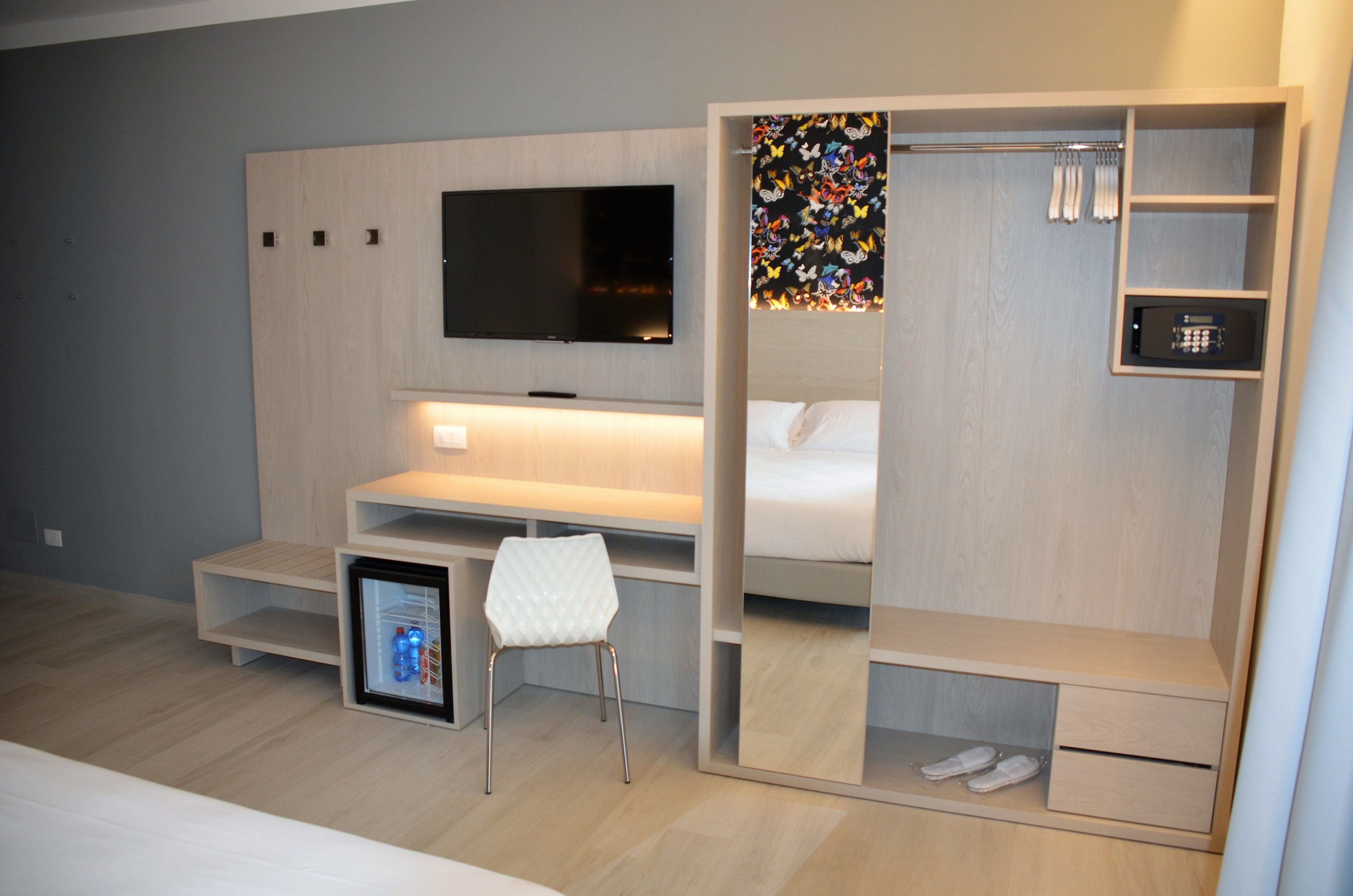 minibar, in-room safe, desk, laptop workspace