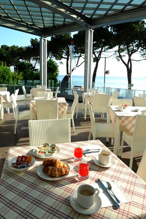 View from property - Hotel San Marco (Peschiera del Garda)