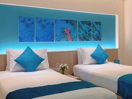 Premium bedding, minibar, in-room safe, cribs/infant beds