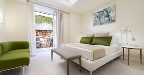 Ropa de cama de alta calidad y minibar 