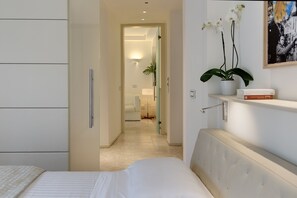 Premium bedding, minibar, in-room safe, individually decorated - Hotel Villa Blu Capri (Anacapri)