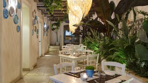Breakfast, lunch and dinner served - Hotel Villa Blu Capri (Anacapri)