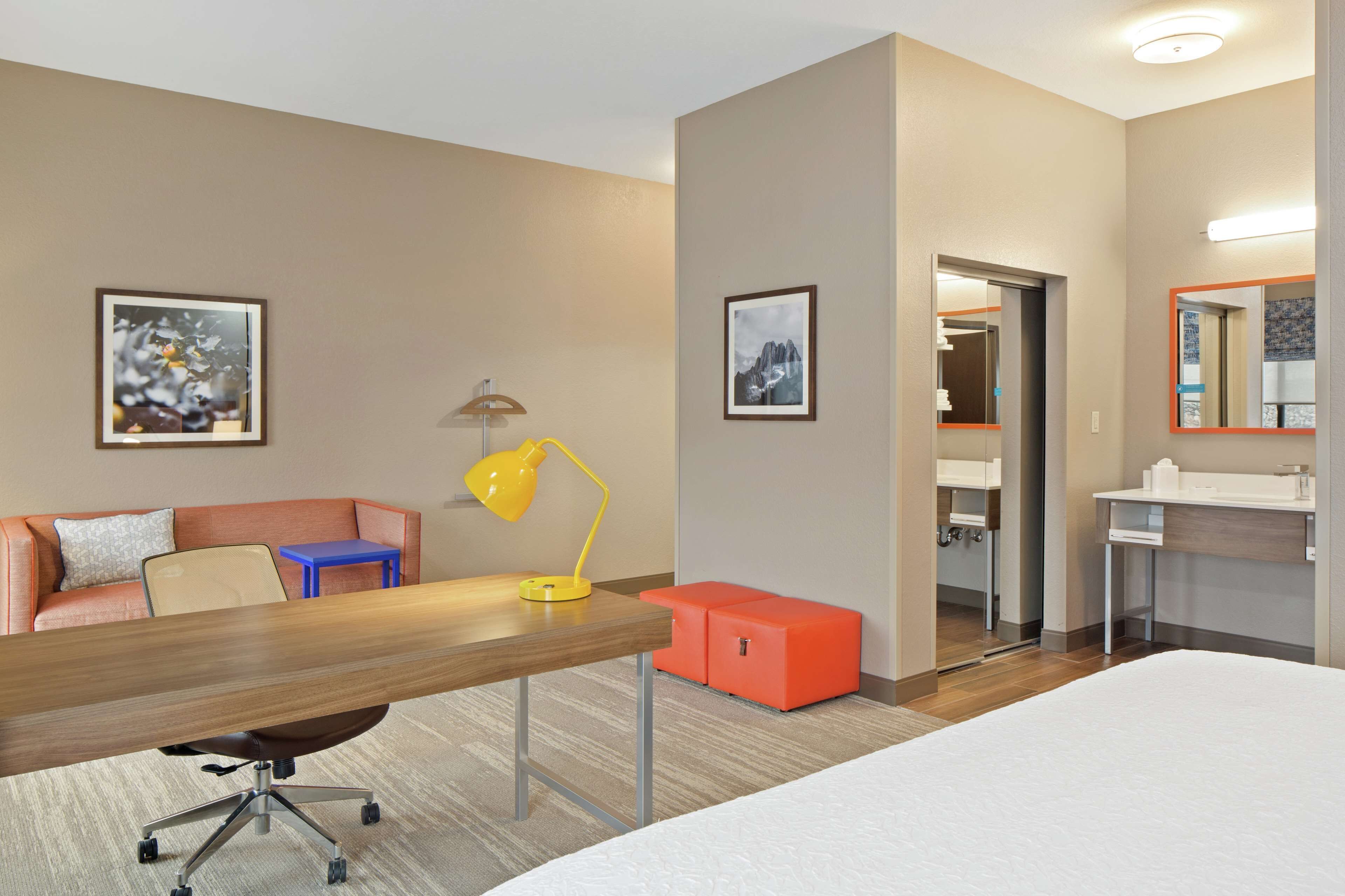 Suite estudio, 1 cama King size, refrigerador y microondas | Caja de seguridad en la habitación, cunas gratuitas y wifi gratis 