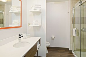 Articles de toilette gratuits, sèche-cheveux, serviettes fournies, savon