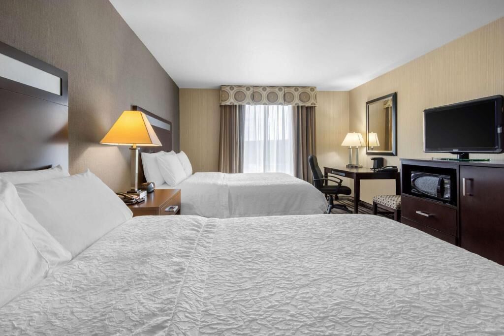 Laptop workspace, blackout drapes, iron/ironing board, free WiFi