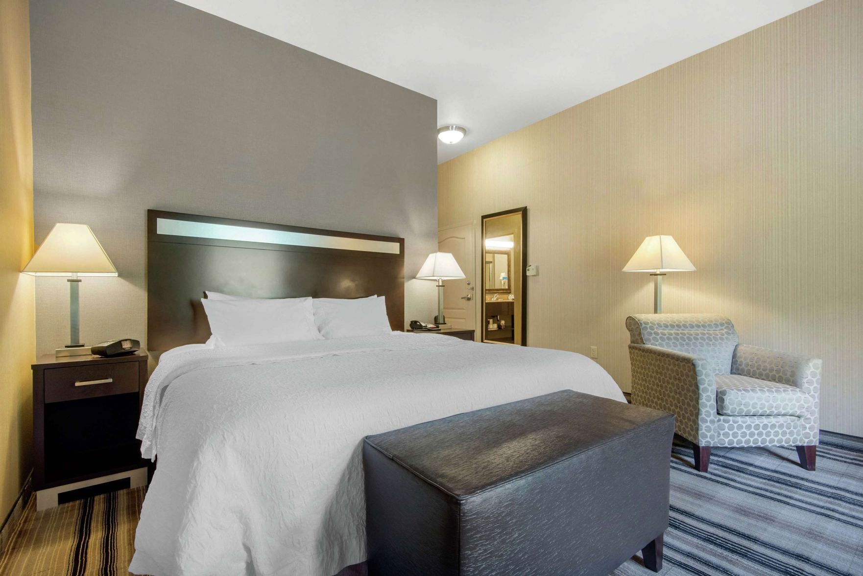 Laptop workspace, blackout drapes, iron/ironing board, free WiFi