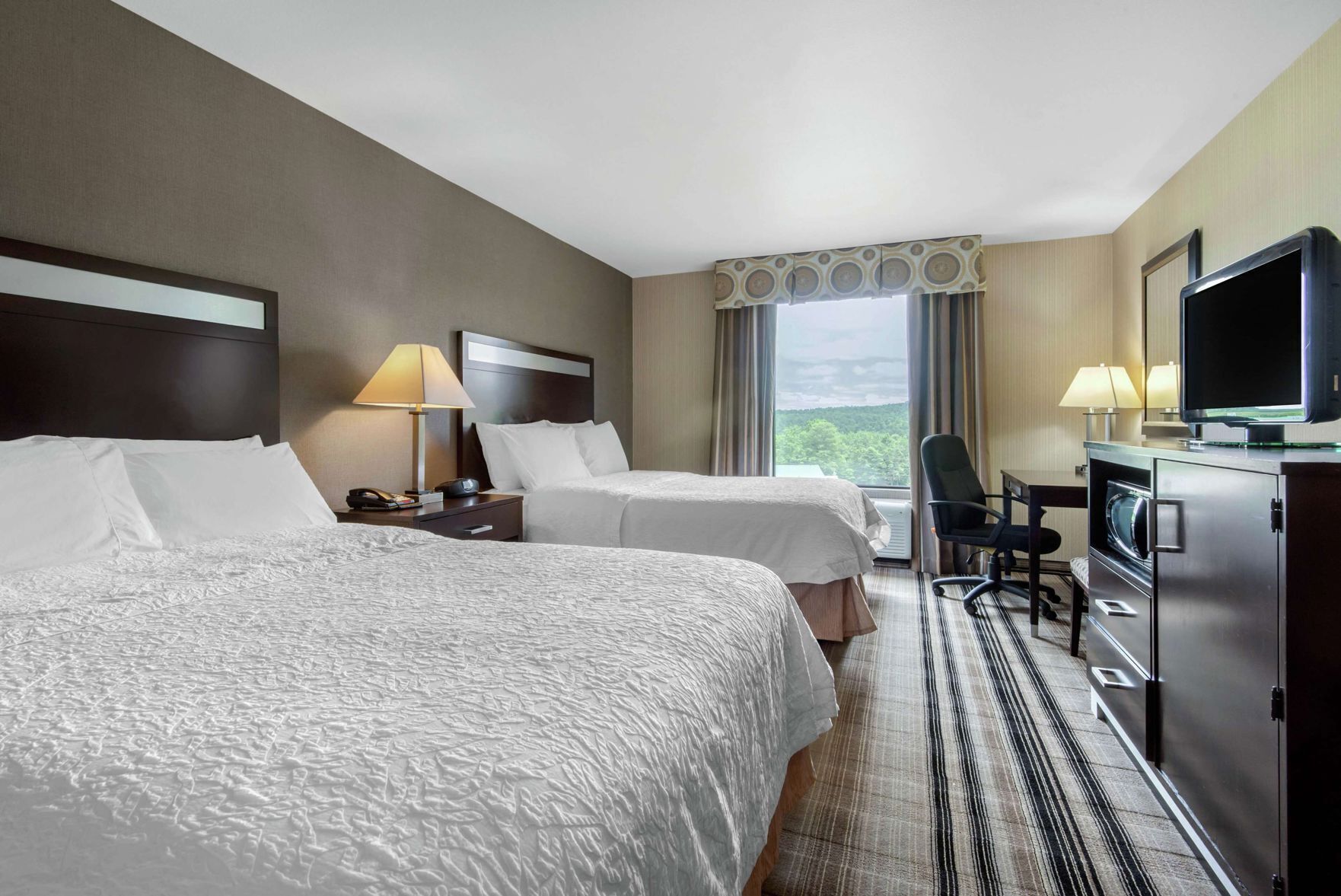 Laptop workspace, blackout drapes, iron/ironing board, free WiFi