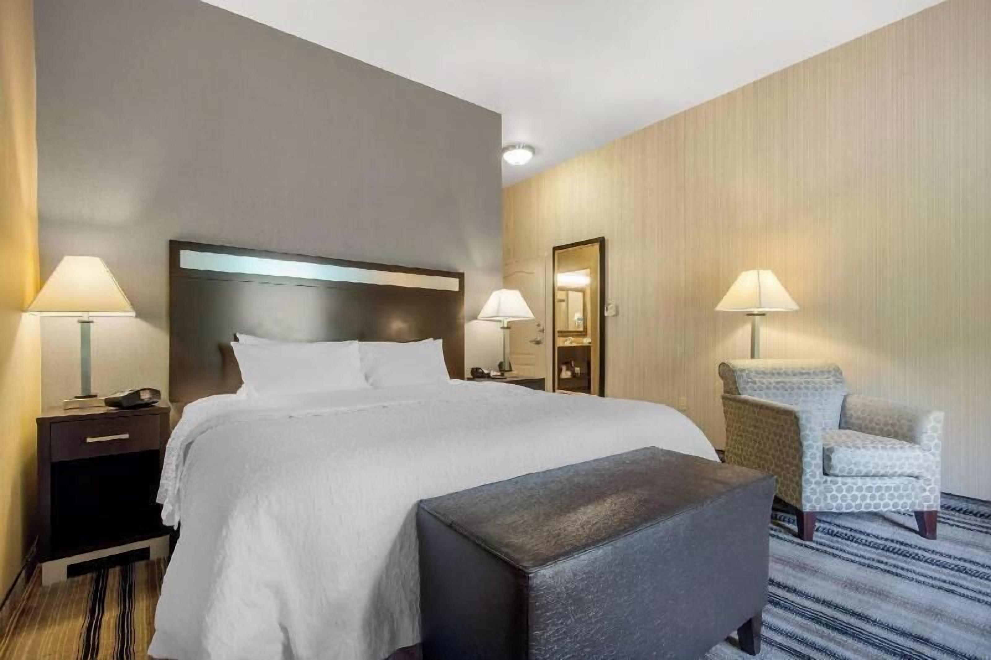 Laptop workspace, blackout drapes, iron/ironing board, free WiFi