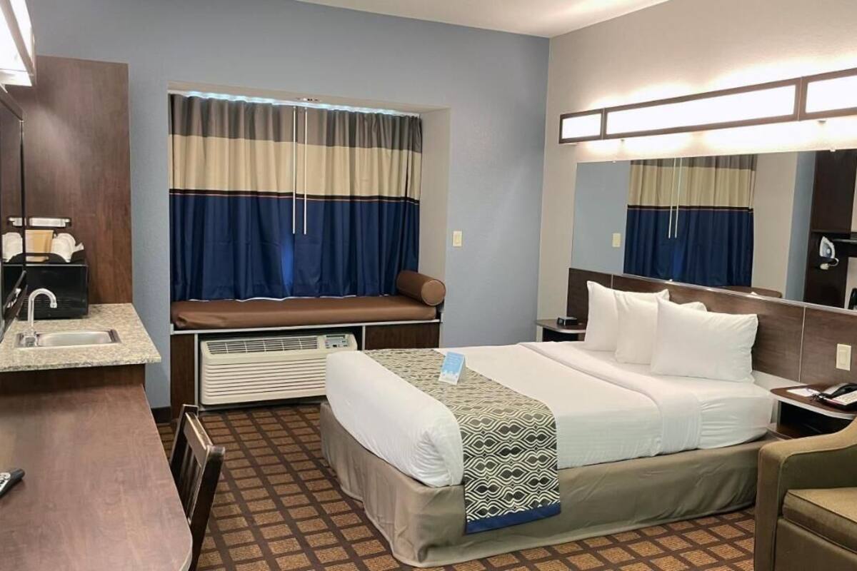 In-room safe, desk, iron/ironing board, free cots/infant beds