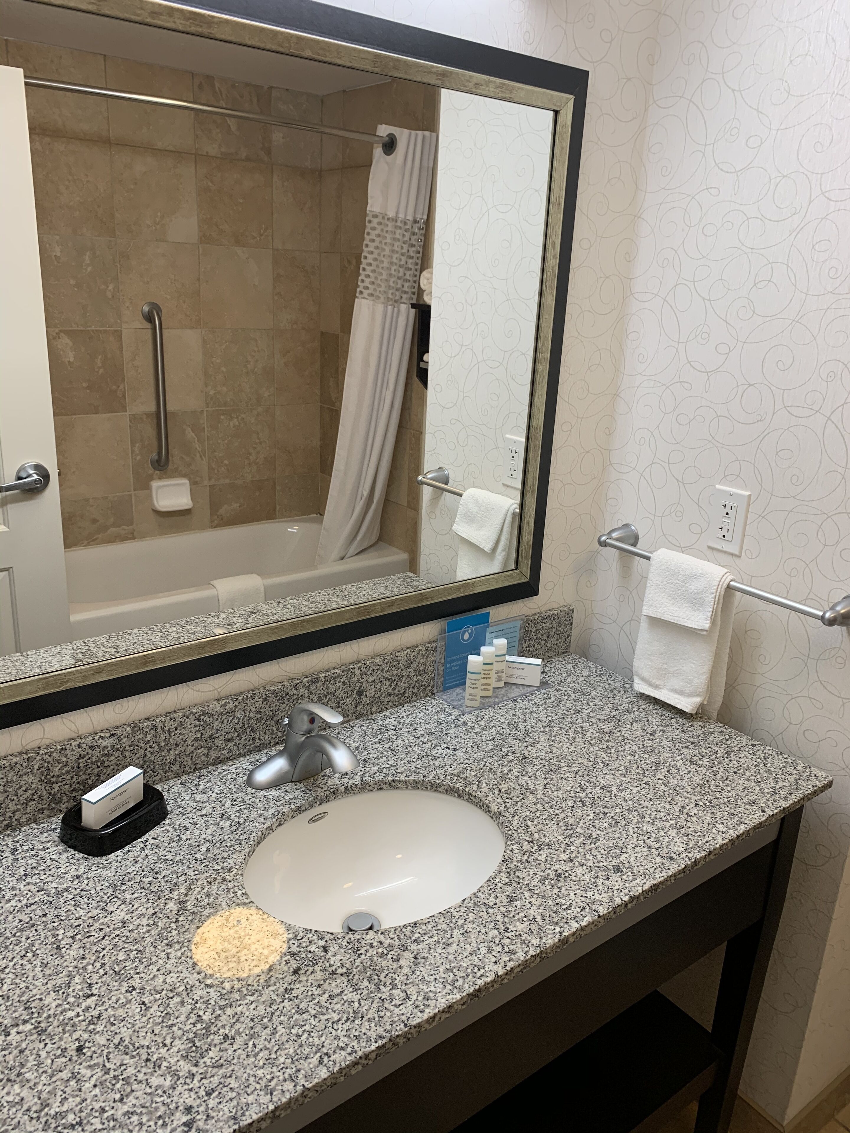 one king bed, accessible | bathroom | combined shower/bathtub, free toiletries, hair dryer, towels