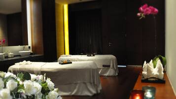 Sauna, hot tub, body treatments, aromatherapy