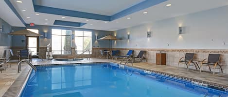 من حمّامات السباحة المغطاة