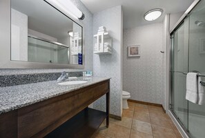 Bathroom shower - Hampton Inn Farmington (Farmington)