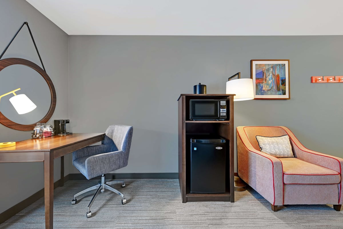 premium bedding, pillow-top beds, in-room safe, laptop workspace