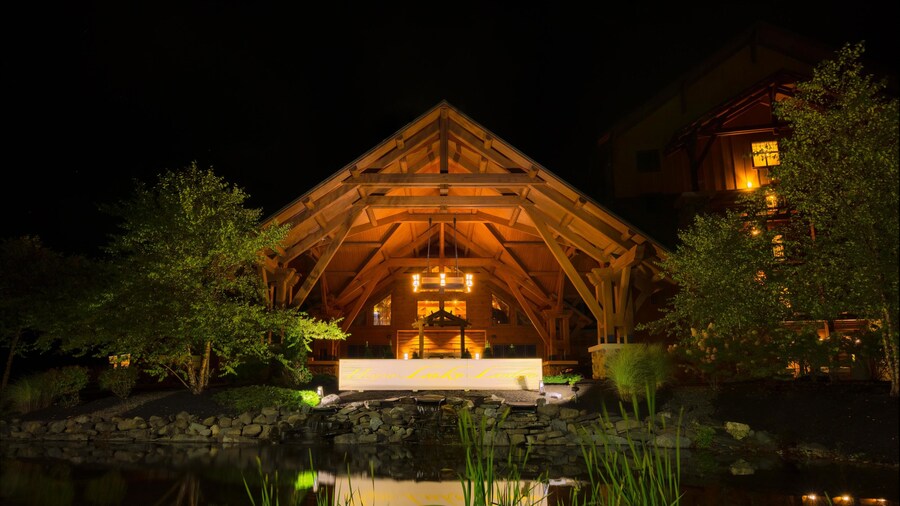 Hope Lake Lodge & Indoor Waterpark