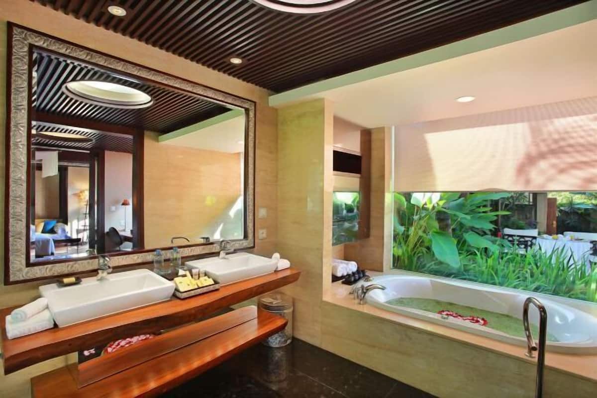 Badezimmer | Badewanne und Dusche (separat), Whirlpool, kostenlose Toilettenartikel