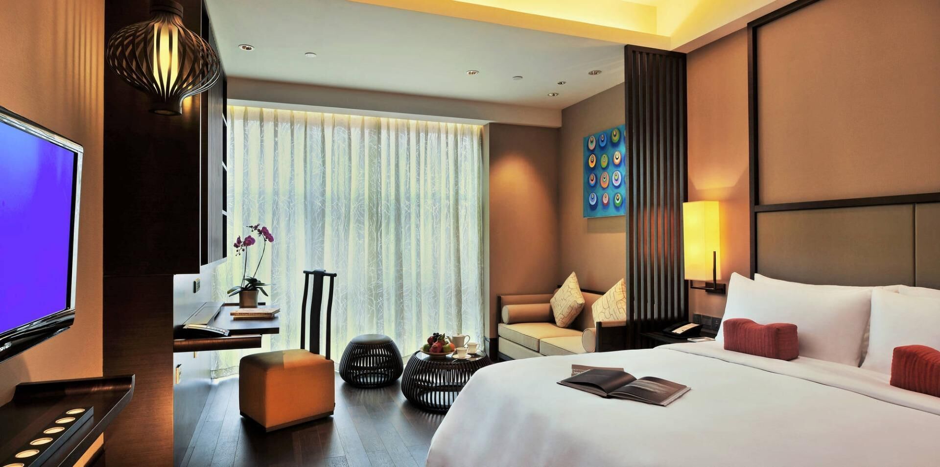 Premium bedding, down duvets, free minibar, in-room safe
