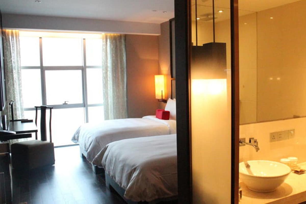 Premium bedding, down comforters, minibar (free items), in-room safe