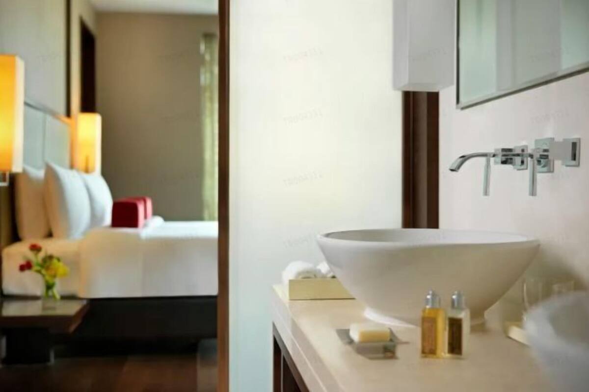 Premium bedding, down comforters, free minibar, in-room safe