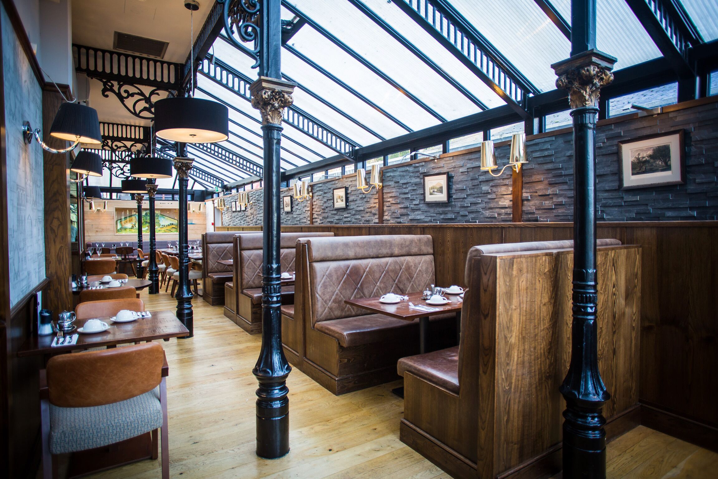 2 restaurants, breakfast served