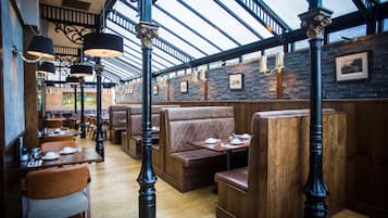 2 restaurants servant le petit déjeuner