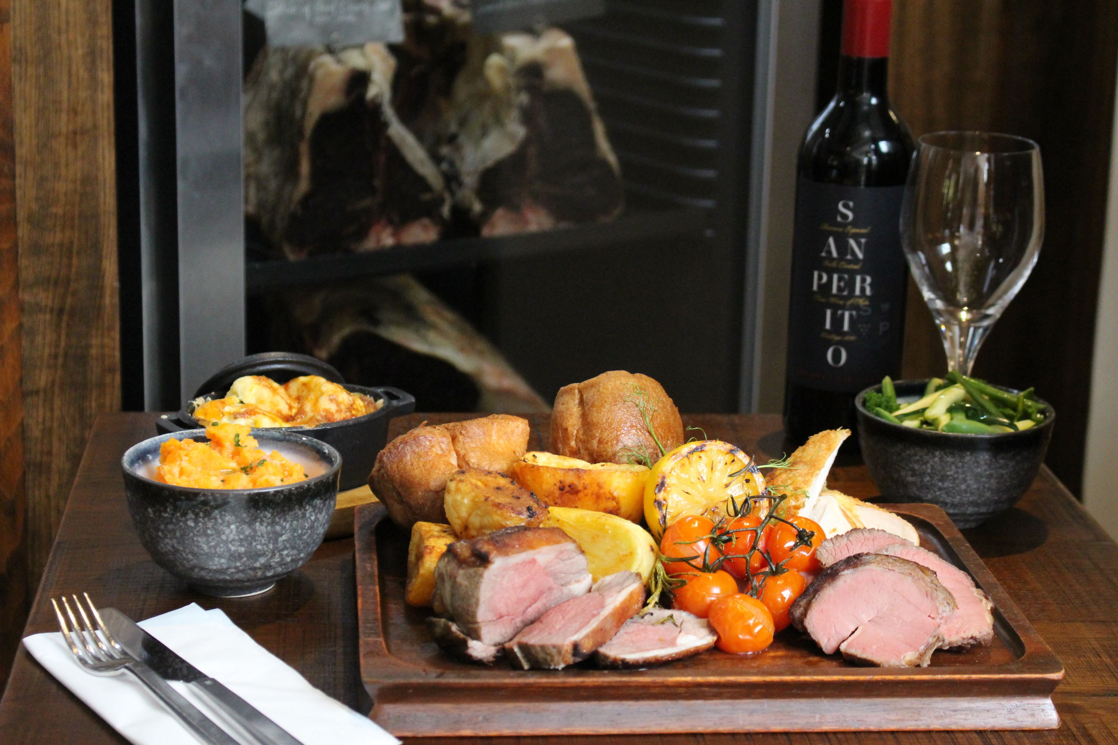 2 restaurants, breakfast served