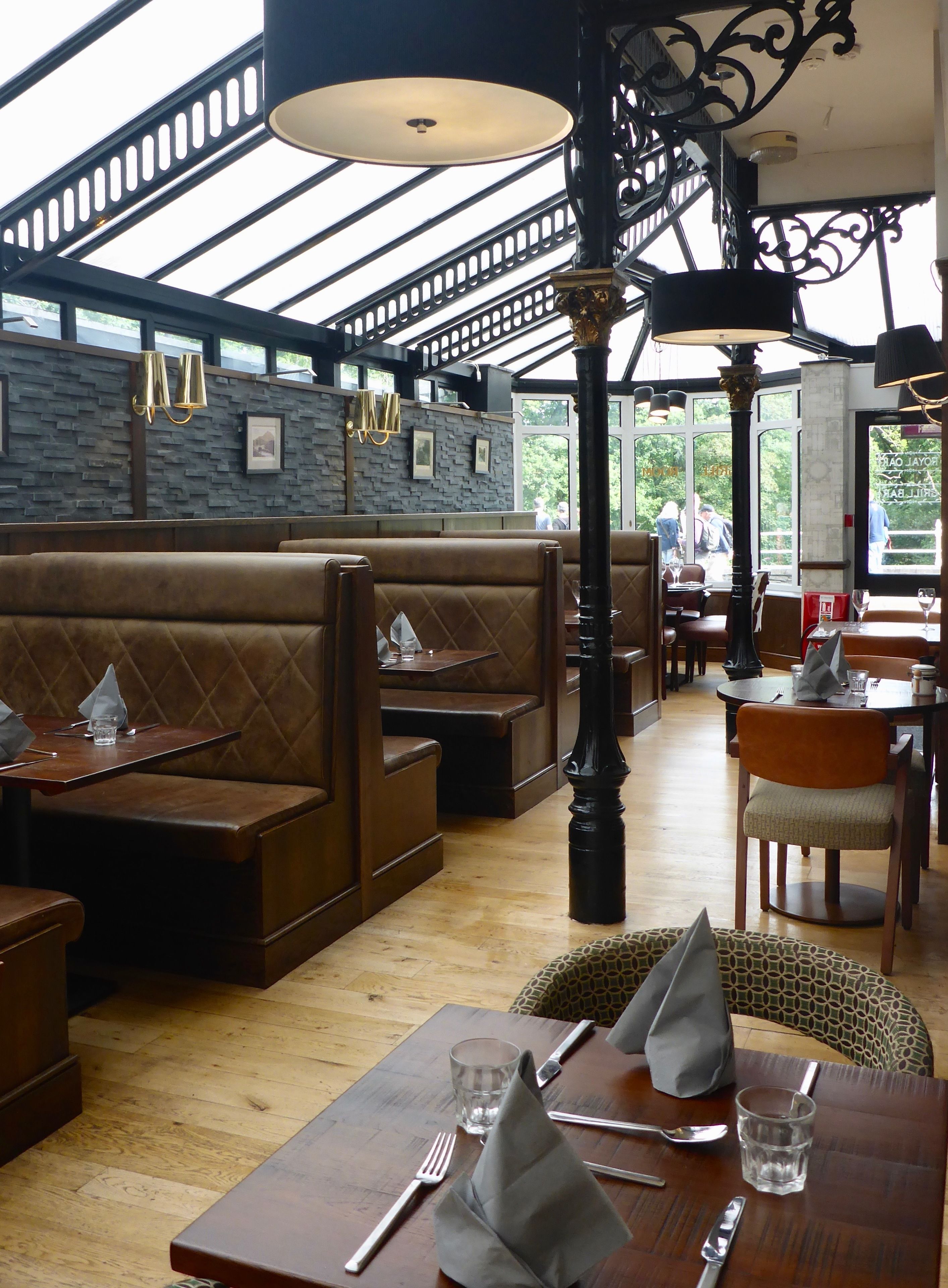 2 restaurants, breakfast served