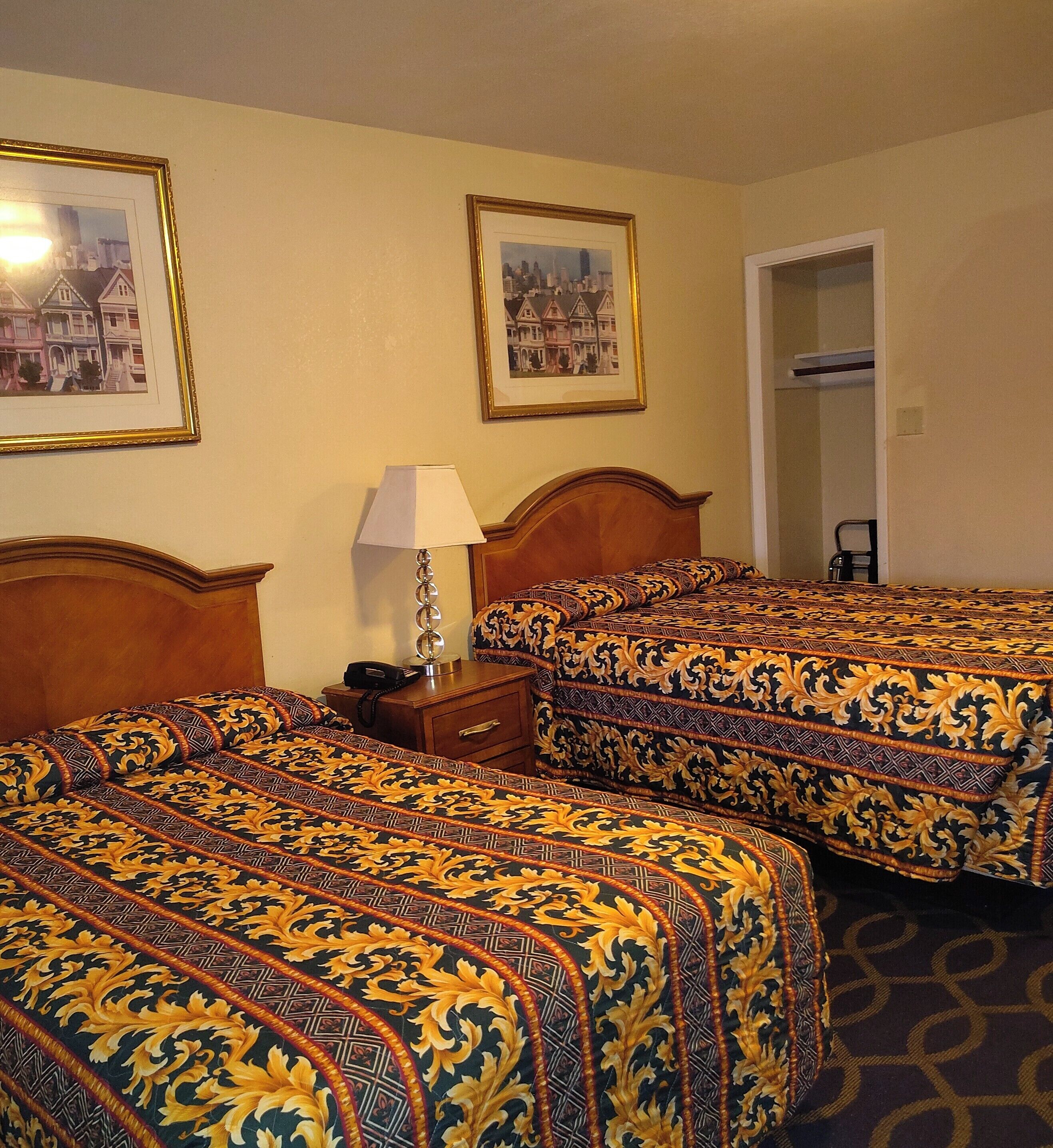 Standard Double Room | Desk, laptop workspace, blackout drapes, iron/ironing board