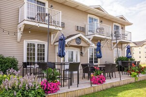 Breakfast, lunch and dinner served