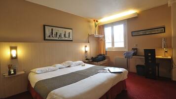 Double Room | Pillowtop beds, desk, soundproofing, iron/ironing board