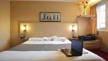 Double Room | Pillow-top beds, desk, soundproofing, iron/ironing board