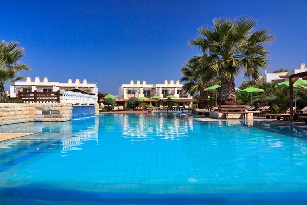 3 outdoor pools