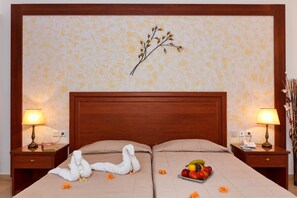 Premium bedding, in-room safe, desk, iron/ironing board - Gaia Royal Hotel (Kos)