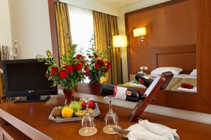 xxxDouble Room, Beachfront | In-room dining - Gaia Royal Hotel (Kos)