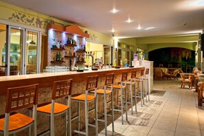 Bar (on property) - Gaia Royal Hotel (Kos)