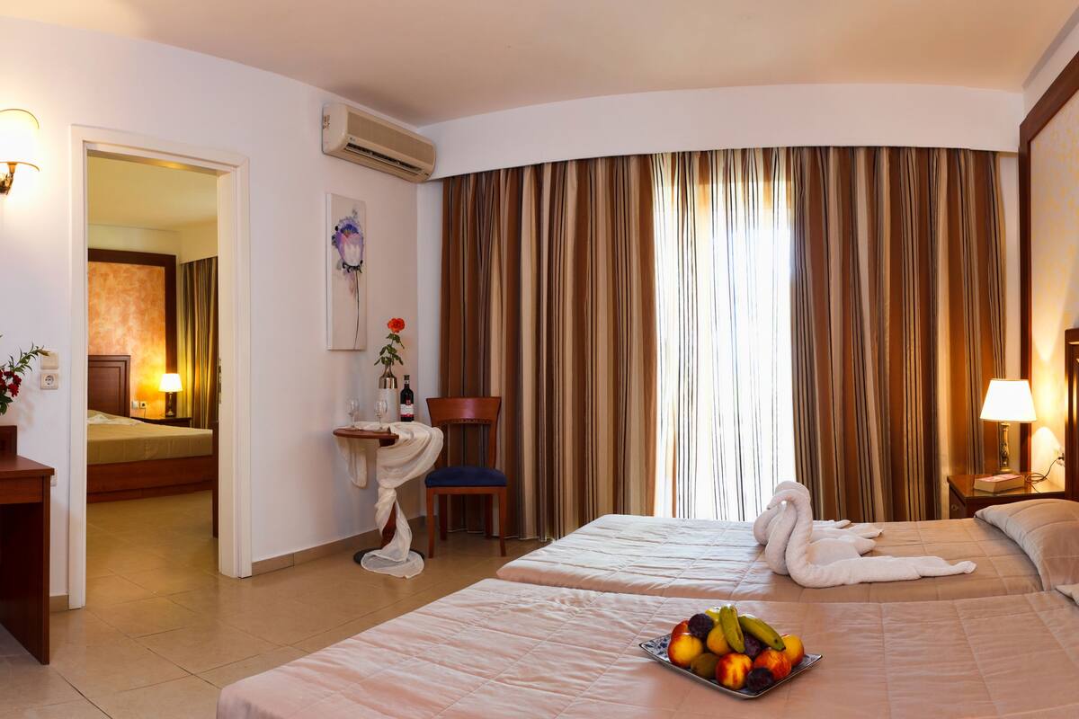 Premium bedding, in-room safe, desk, iron/ironing board (on request)
