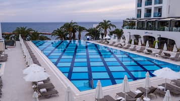 Piscine extérieure (ouverte en saison)