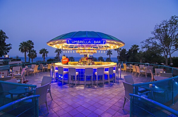 Poolside bar