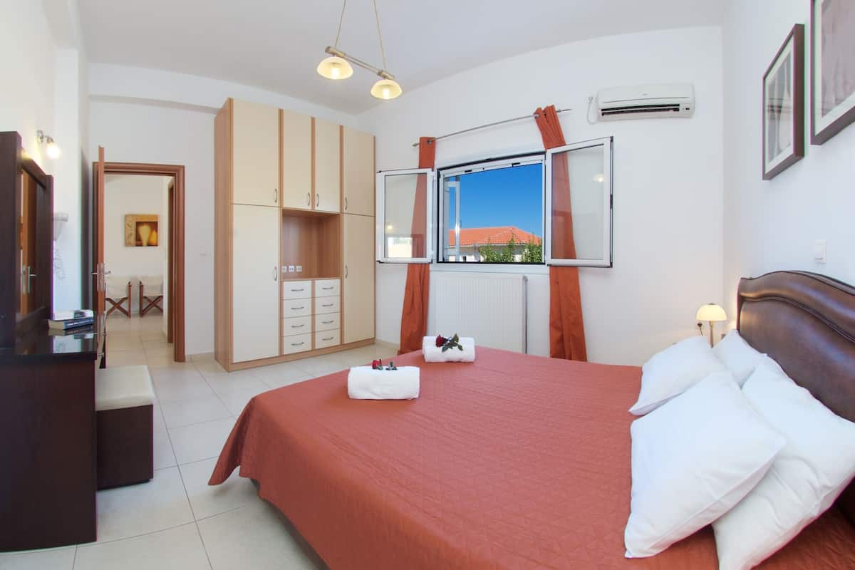 Apartemen Superior, 1 kamar tidur | 1 kamar tidur, bantalan ekstra lembut, dan meja kerja
