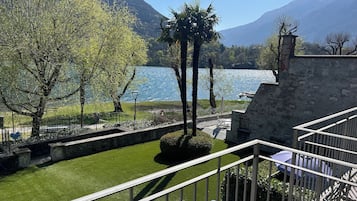 Departamento, 1 habitación, cocina, vista al lago | Minibar, caja de seguridad en la habitación y escritorio