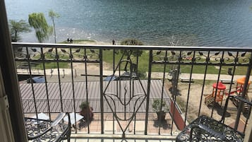 Camera doppia, 1 letto matrimoniale, balcone, vista lago | Balcone