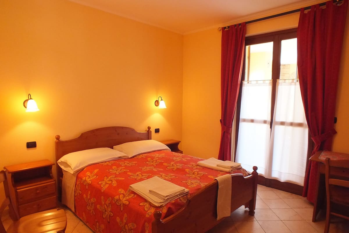 Double Room | Premium bedding, desk, blackout curtains, soundproofing