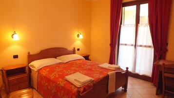 Double Room | Premium bedding, desk, blackout curtains, soundproofing