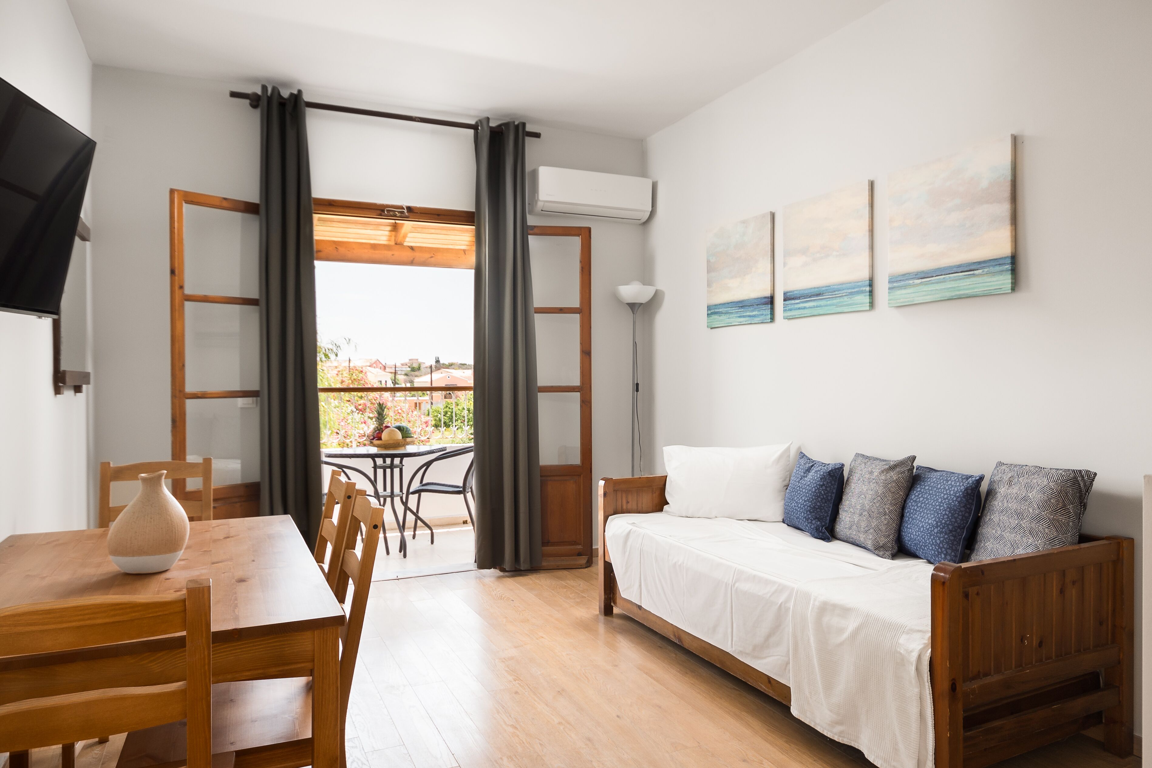 Apartment | Minibar, desk, soundproofing, iron/ironing board