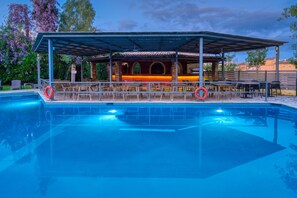 Déjeuner continental (6 EUR par personne)