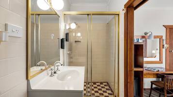 Classic Room, 1 Queen Bed | Bathroom | Shower, hair dryer, towels, soap