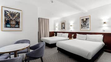 Habitación Deluxe con 1 cama matrimonial o 2 individuales, 1 habitación | Ropa de cama de alta calidad, minibar y decoración personalizada