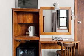 Chambre Classique, 1 grand lit | Café et/ou machine à café