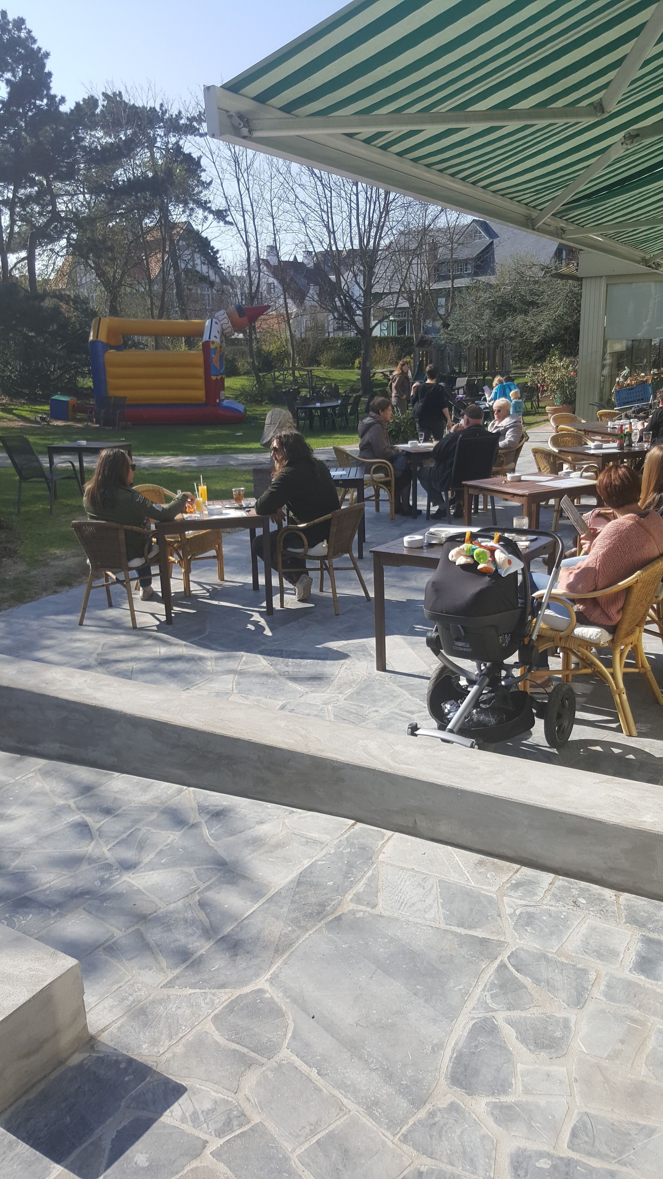 Se sirven desayunos, comidas y cenas 