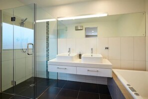 Free toiletries, hair dryer, towels - The Fairways Accommodation Kaikoura (Kaikoura)
